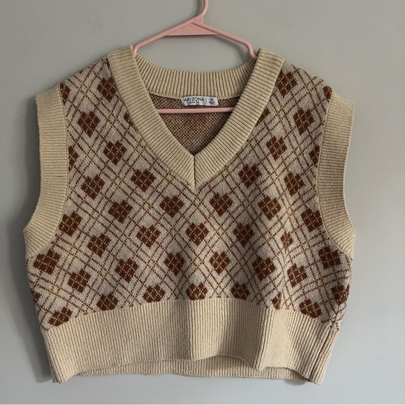 Arizona Jean Co Brown and Cream Heart Plaid Print Sleeveless Sweater Vest - Picture 2 of 4